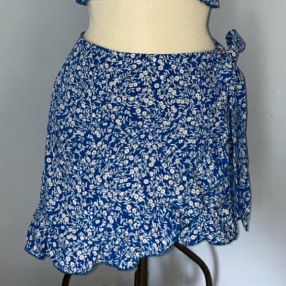 Shein 2 piece floral set Top and Skirt Size S - Picture 5 of 5